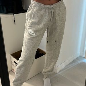 NIKE GRAY SWEATPANTS